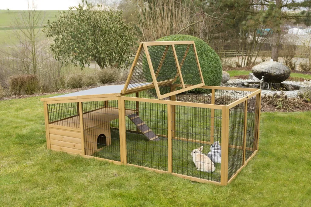 Outdoor enclosure with plastic roof & escape barrier
