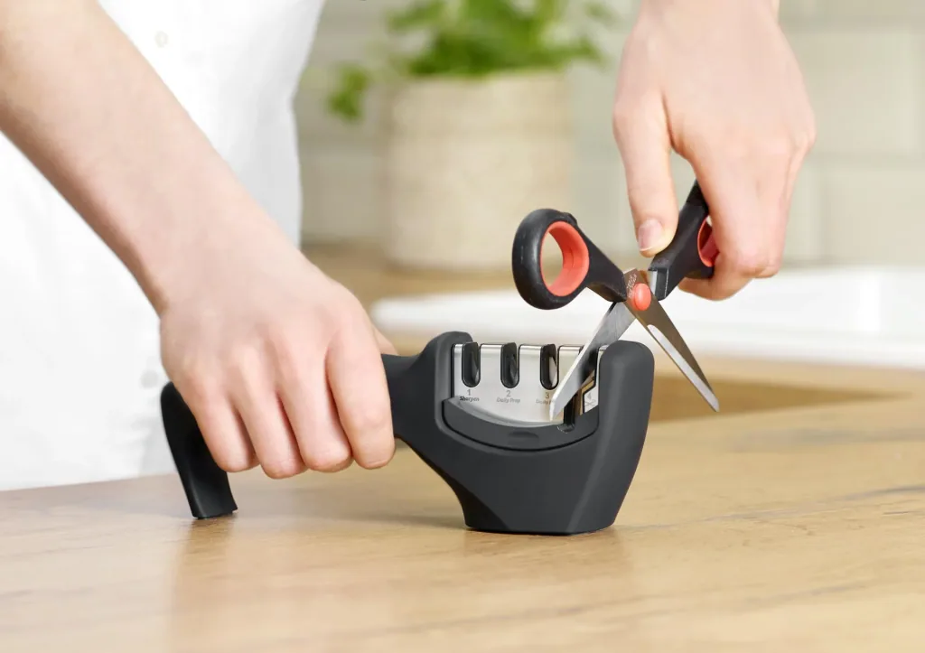 Knife sharpener, 4-stage