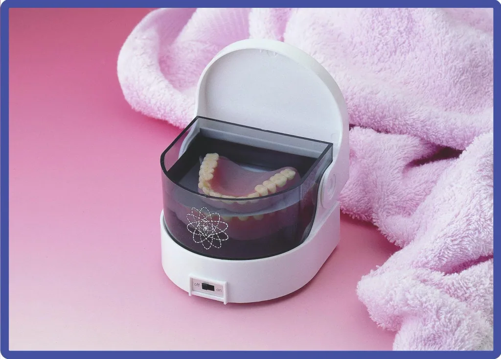 Battery-operated denture cleaner