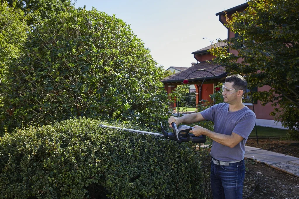 Cordless hedge trimmer "AHT 20 Li", with battery and charger