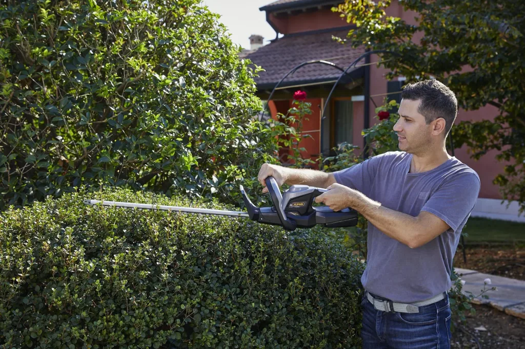 Cordless hedge trimmer "AHT 20 Li", with battery and charger