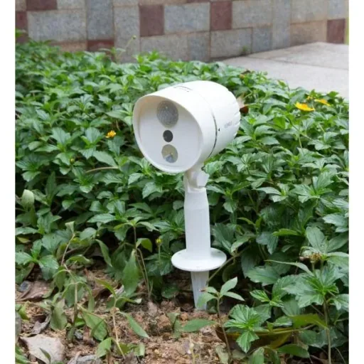 HD outdoor camera with LED light and motion detection white