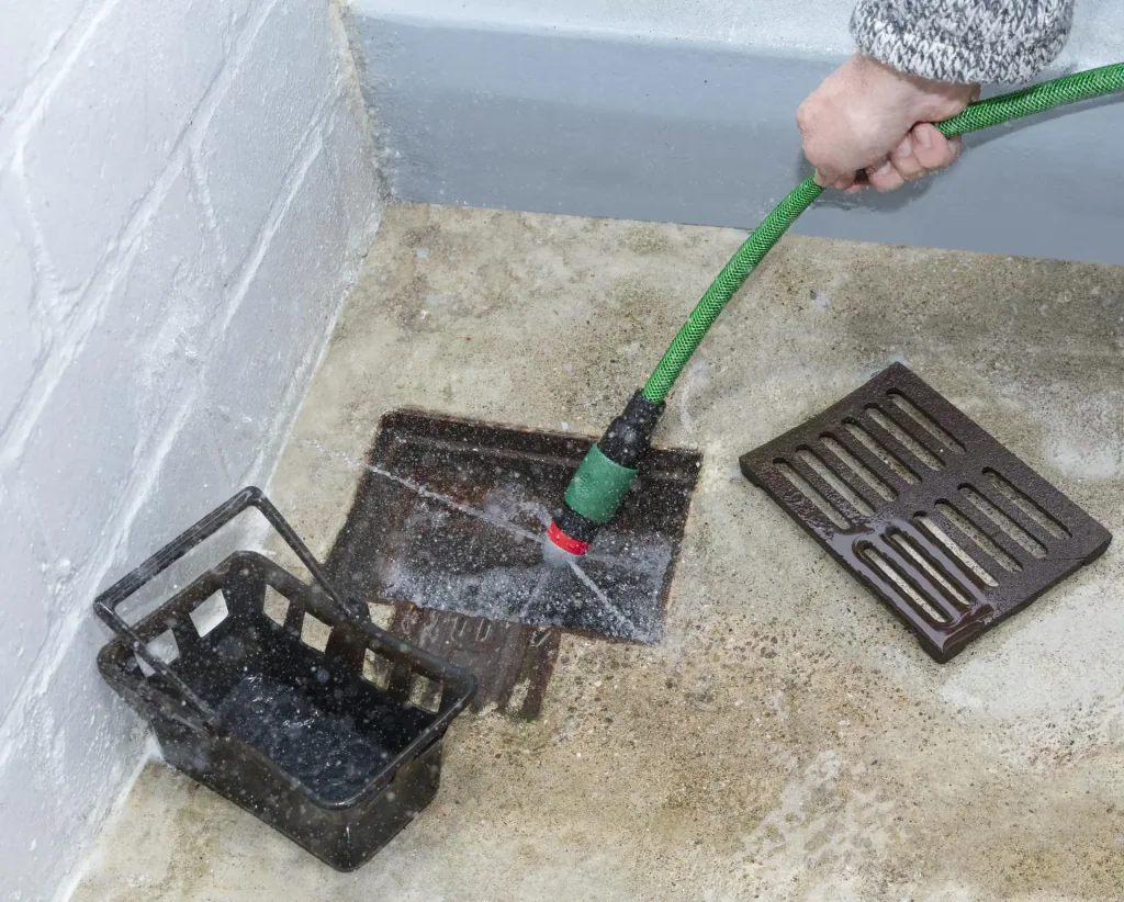 Pipe cleaning nozzle with plug-in coupling