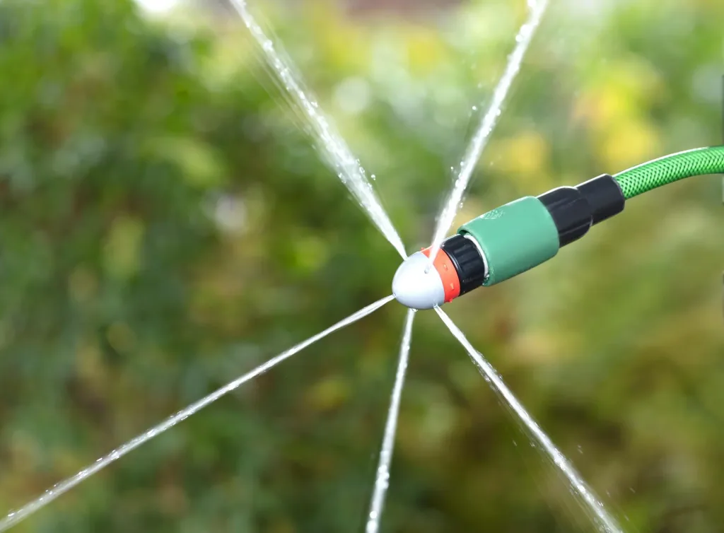 Pipe cleaning nozzle with plug-in coupling