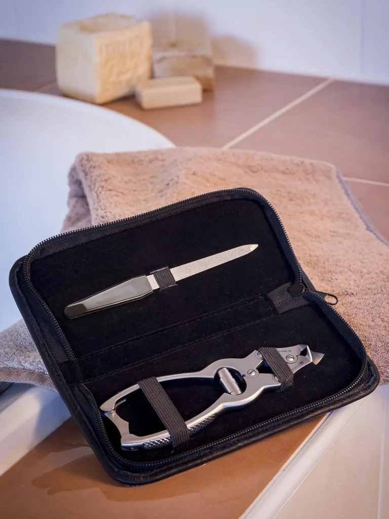 Nail nippers head cutter with double gear including accessories