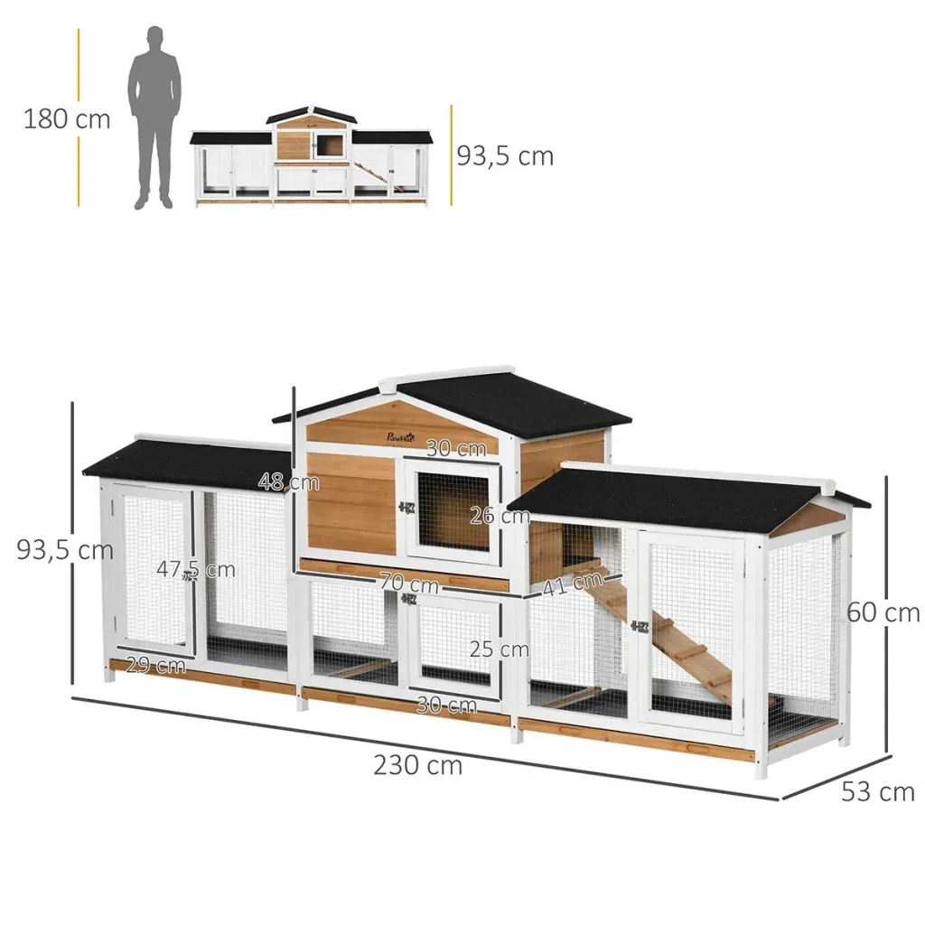 Small animal stable with free-range ramp