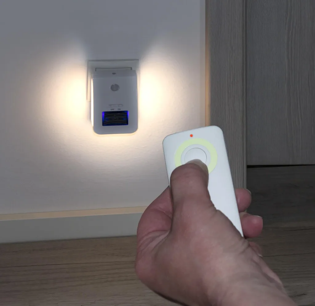 Air purifier with night light function and remote control