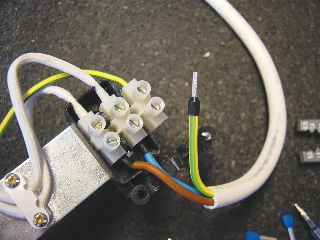 Insulated wire end ferrules assortment with pliers and screwdriver