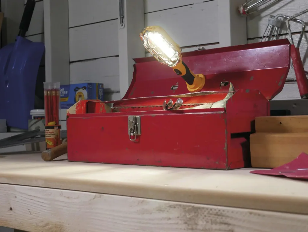 Ultra-bright all-purpose light with magnetic base