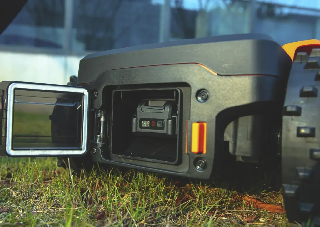 Robotic lawnmower Xpower 400 - up to 400 m²