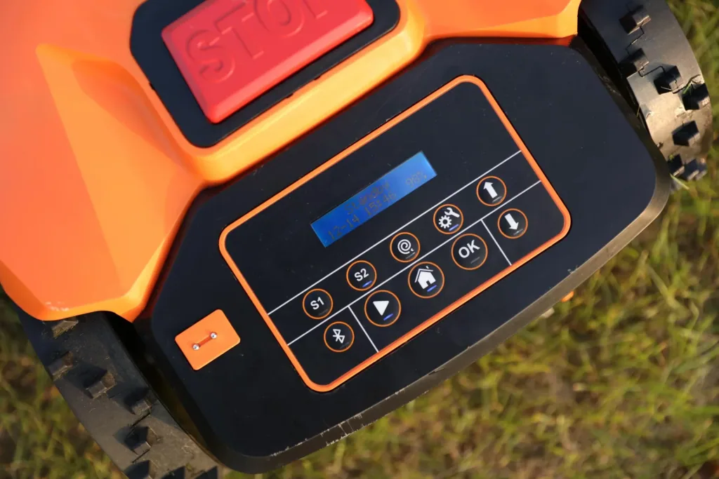 Robotic lawnmower Xpower 400 - up to 400 m²