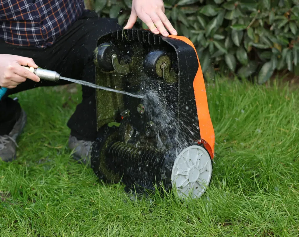 Robotic lawnmower Xpower 400 - up to 400 m²