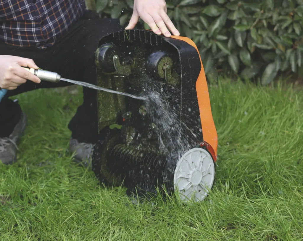 Robotic lawnmower Xpower 400 - up to 400 m²
