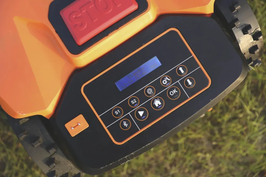 Robotic lawnmower Xpower 400 - up to 400 m²