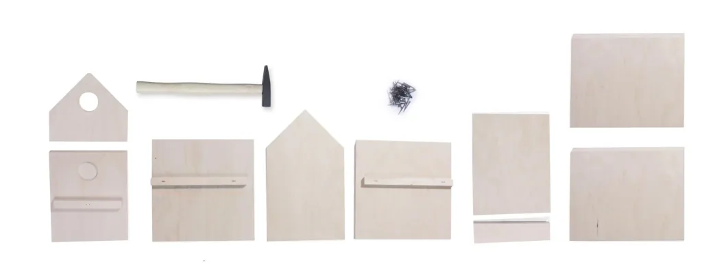 Wooden birdhouse construction set