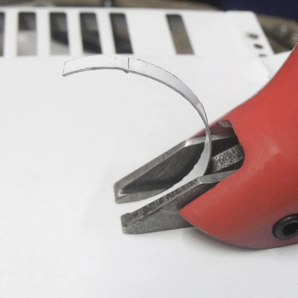 Pneumatic sheet metal shears