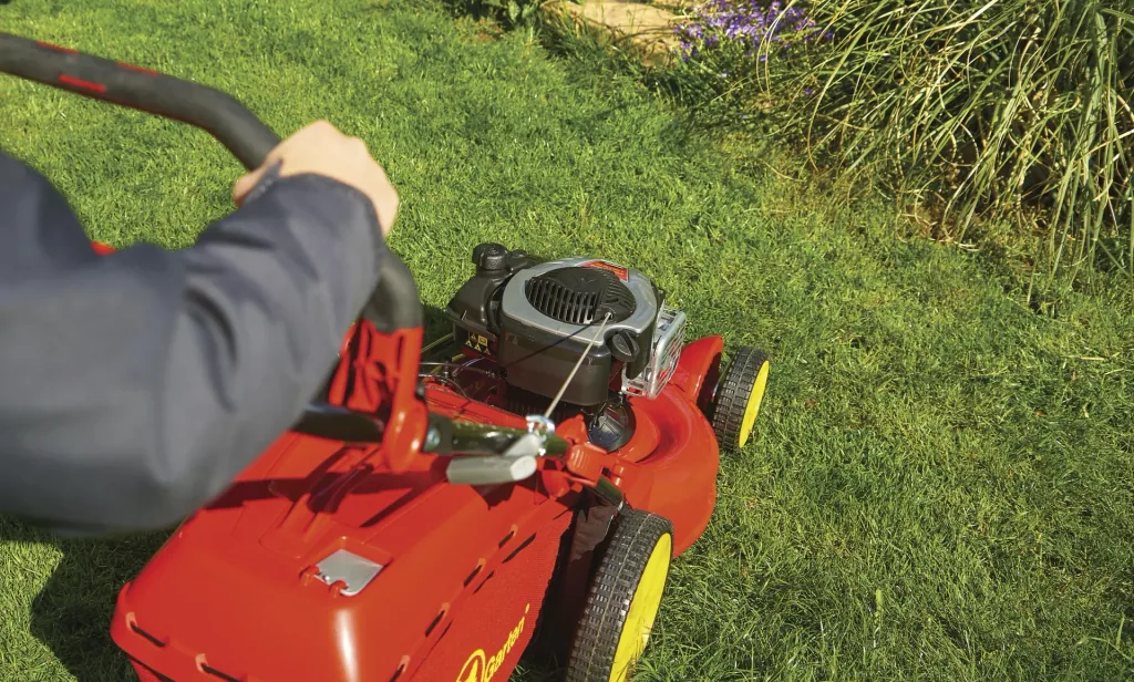 Petrol lawn mower with self-propelled drive - A 460 A SP HW