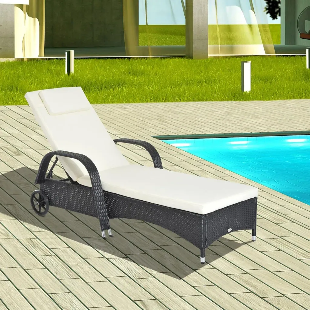 Mobile rattan lounger for the garden