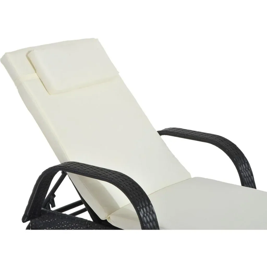 Mobile rattan lounger for the garden