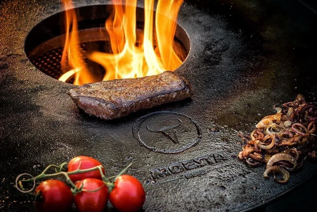 BBQ Disk Plancha fire plate for kettle grills made of cast iron