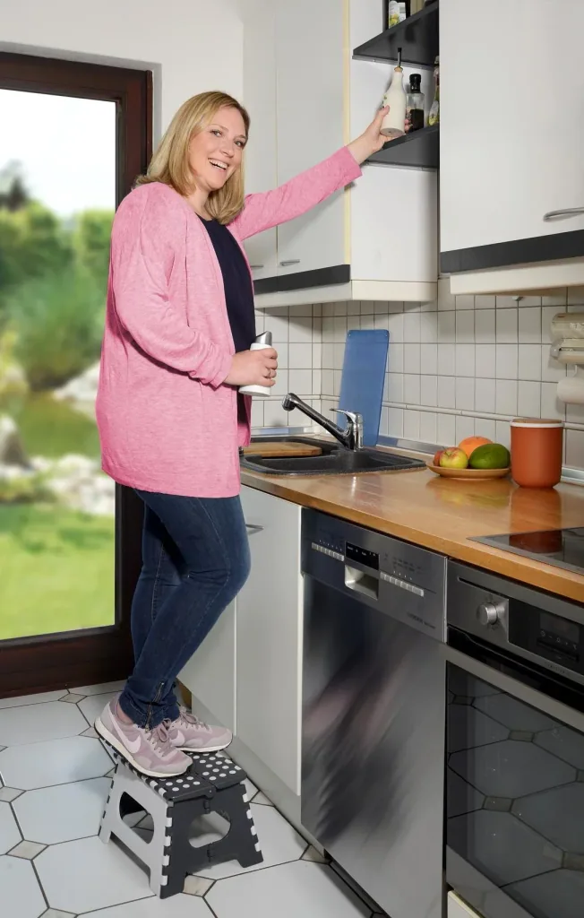 Secura folding stool