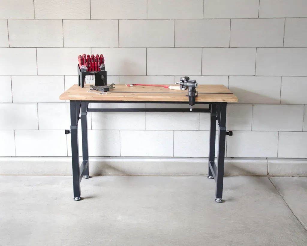 Height-adjustable workbench