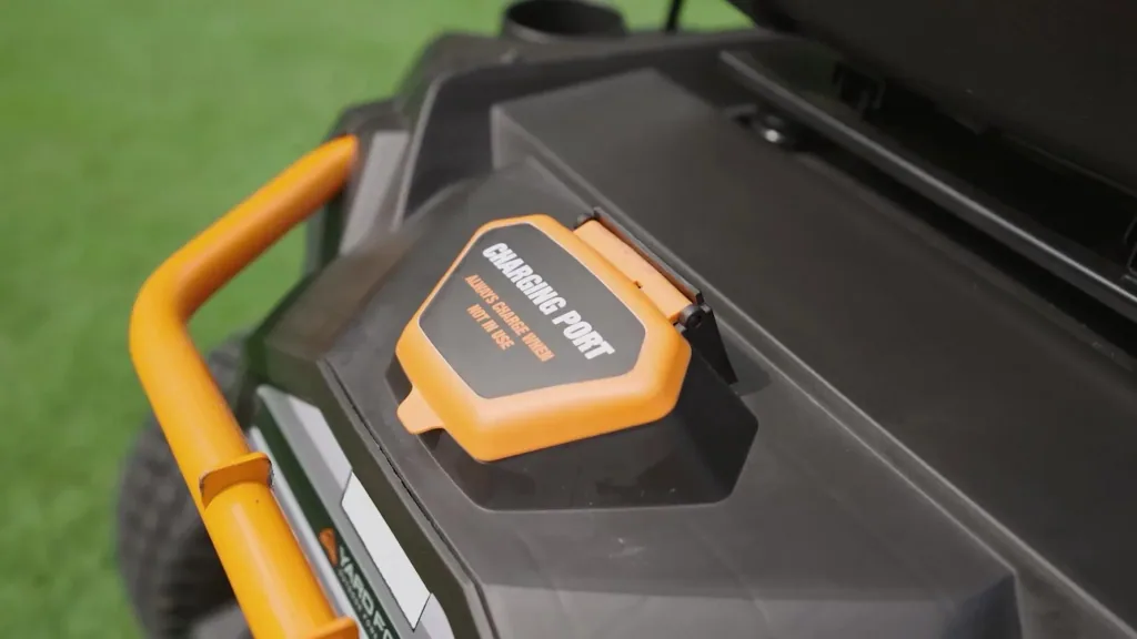 Cordless ride-on mower 56 V LFP