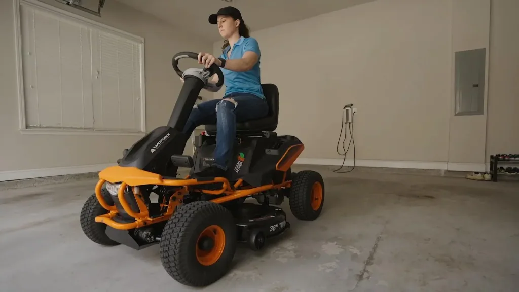Cordless ride-on mower 56 V LFP