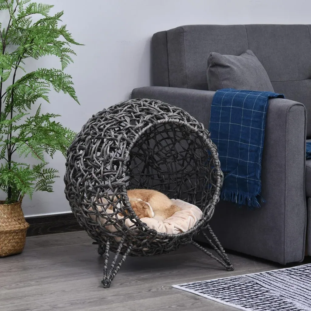 Cat basket with natural cushion