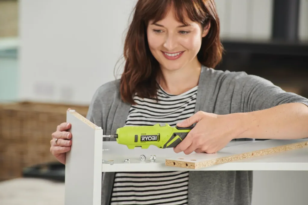 Cordless angle screwdriver 4V USB, including 4 V 2.0 AH battery and USB-C charging cable