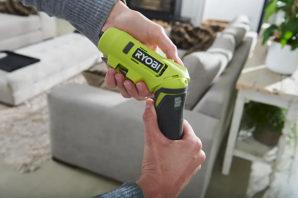 Cordless angle screwdriver 4V USB, including 4 V 2.0 AH battery and USB-C charging cable