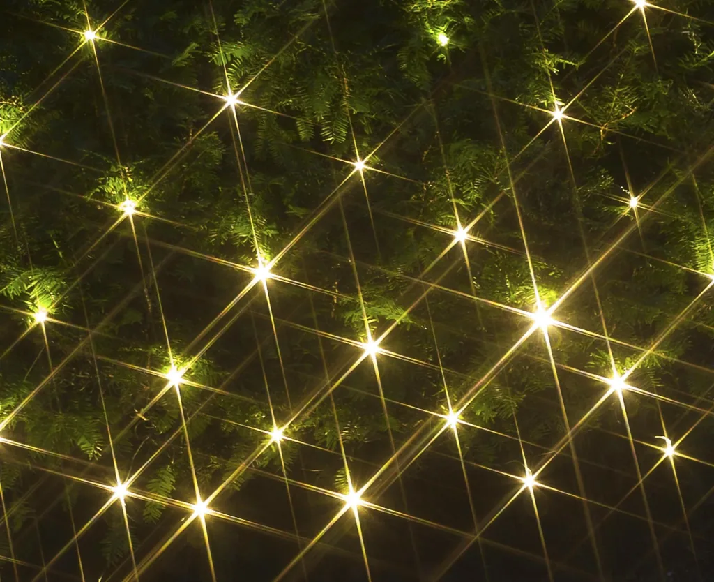 Battery-operated light net with 200 warm white LEDs, 3 x 3 meters