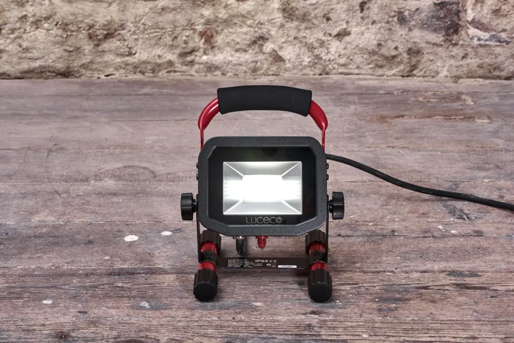 LED construction spotlight, 1200 lumens, 15 watts, 5000K, 2m cable