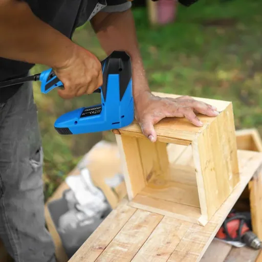 Electric stapler - incl. 400 staples + 100 nails