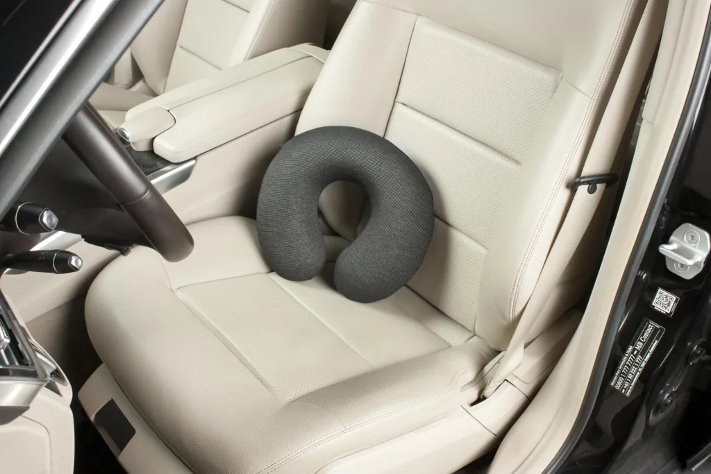 Cool Clara neck pillow with black gel