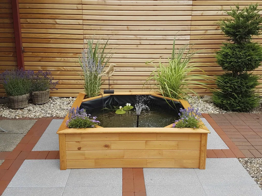 Raised pond with 4 side planting zones Solar