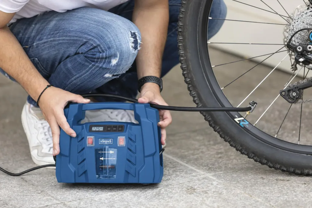 Mobile compressor Air Force 5 / electric air pump, 230V / 12V, 8 bar including accessories