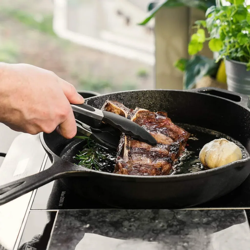 2-in-1 reversible grill plate + cast iron pan