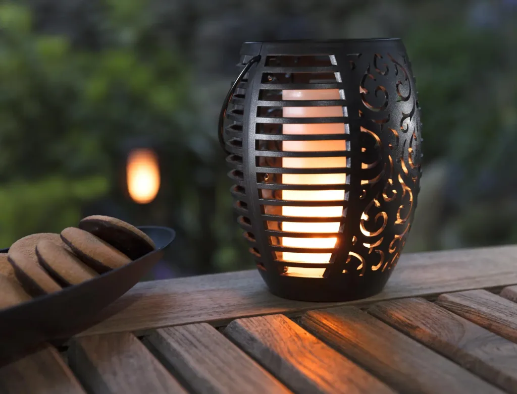 3-in-1 solar light with flame imitations