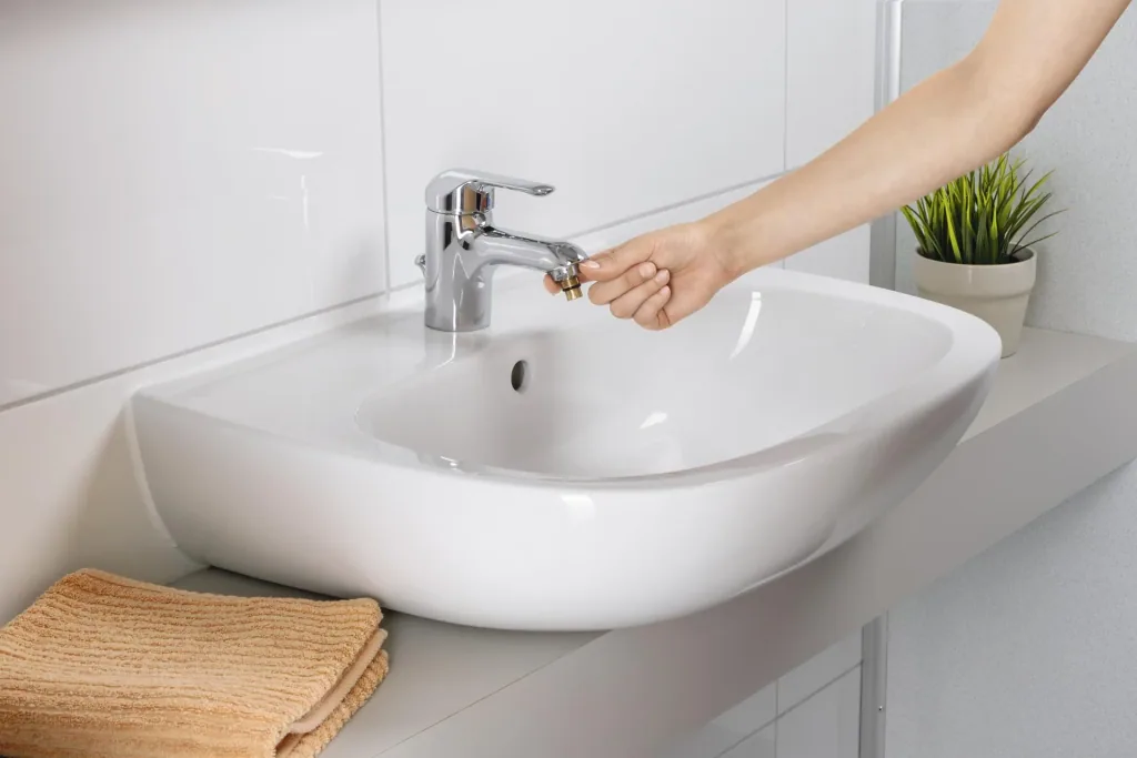 Aerator for water fittings, for kitchen and bathroom