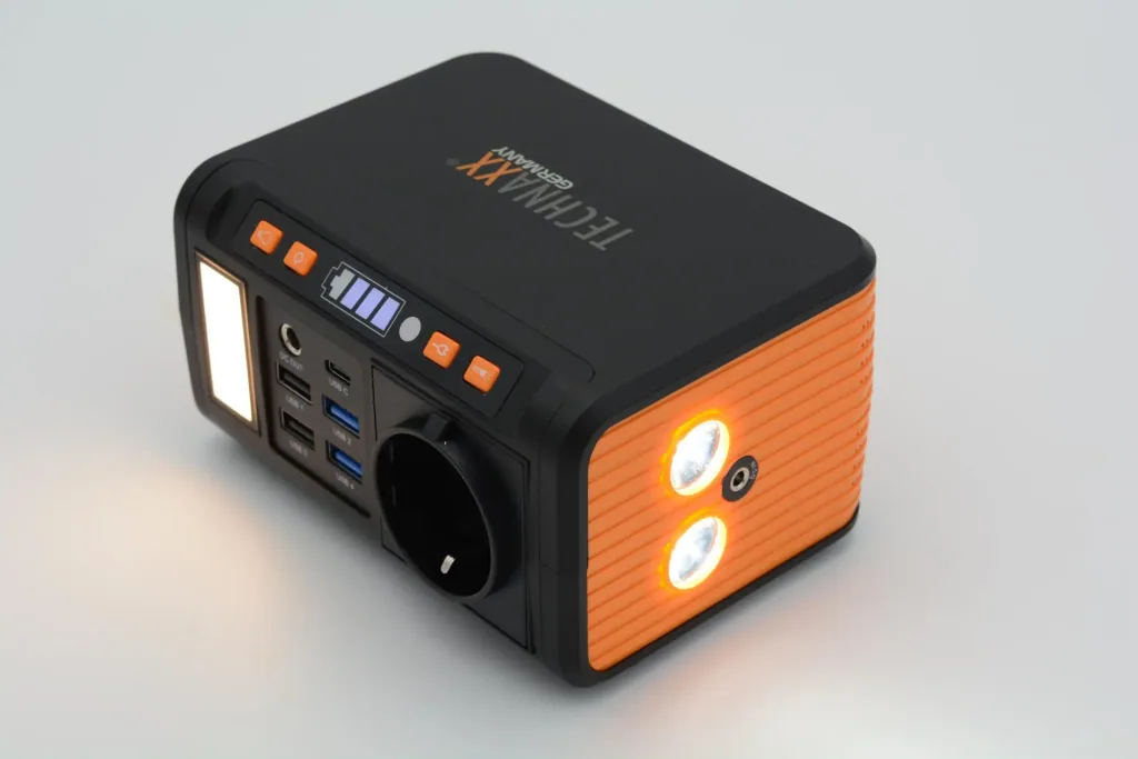 Mini power station with 220V socket