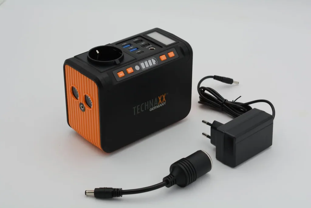 Mini power station with 220V socket