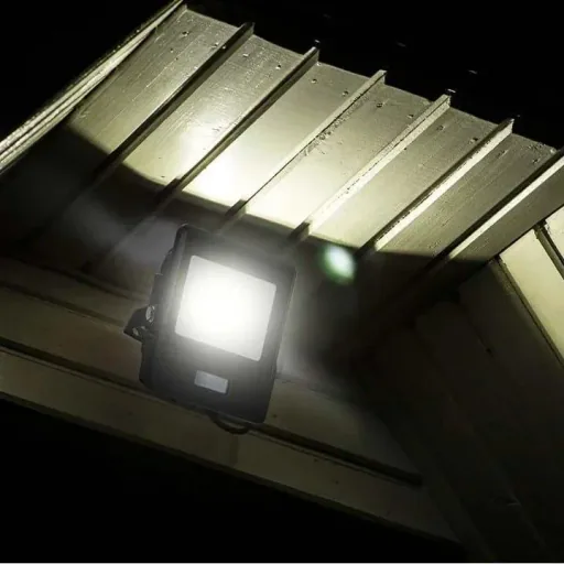 VT-118S LED Floodlight with Sensor - 10 W - 735 Lm - 3000K - Black