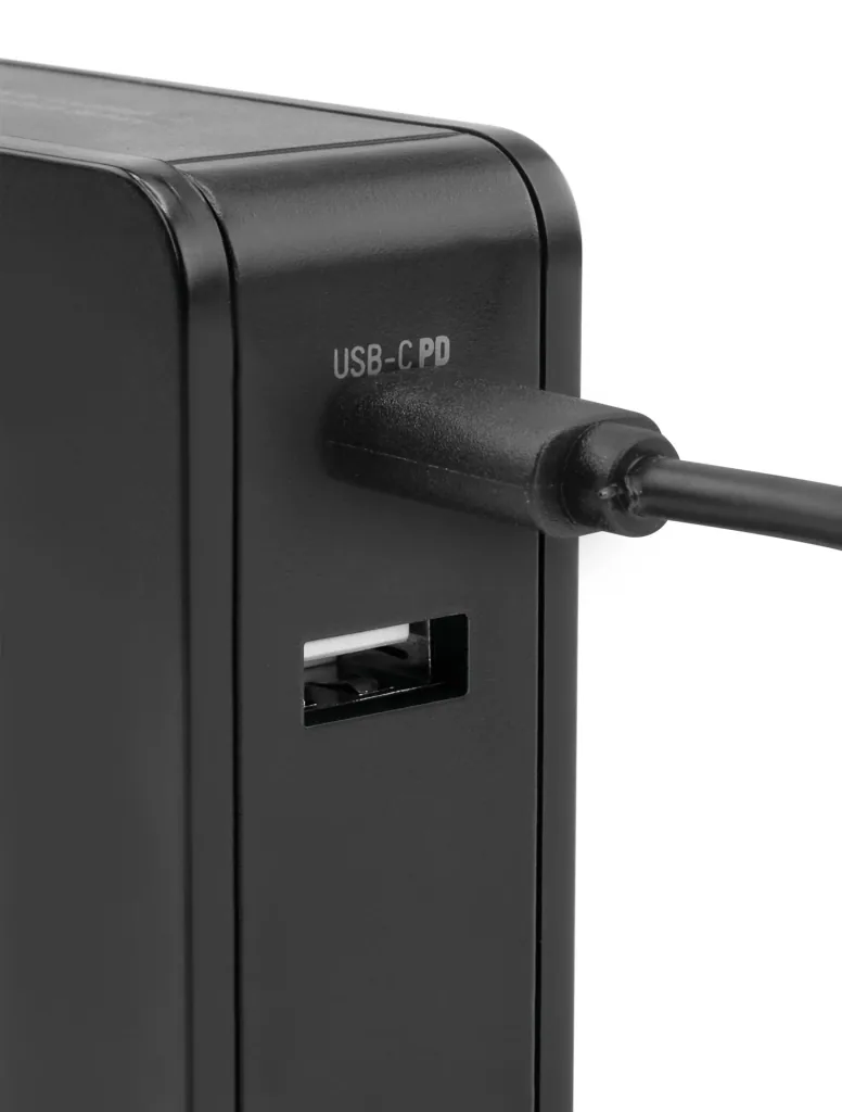 USB charger USB-A and USB-C with 60 watts