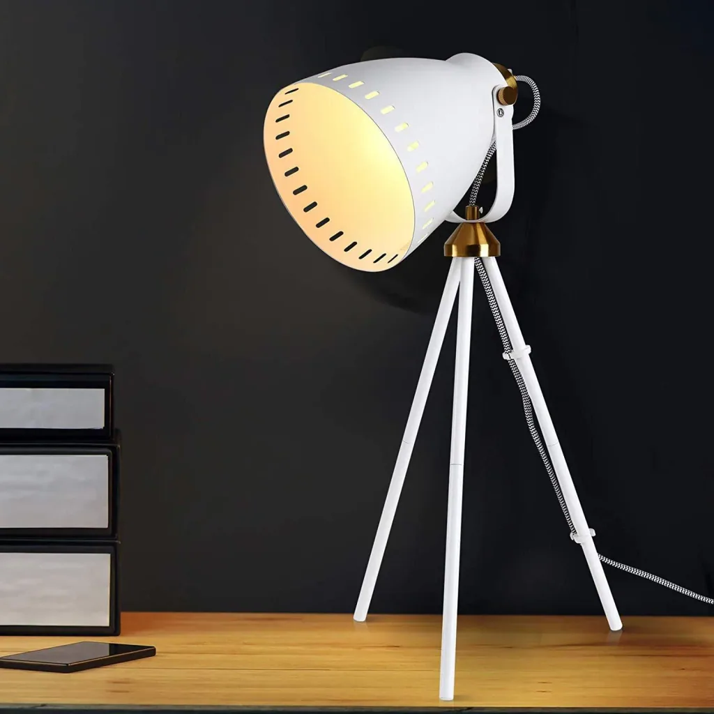 Tripod table lamp