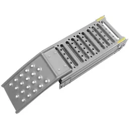 Foldable loading ramp