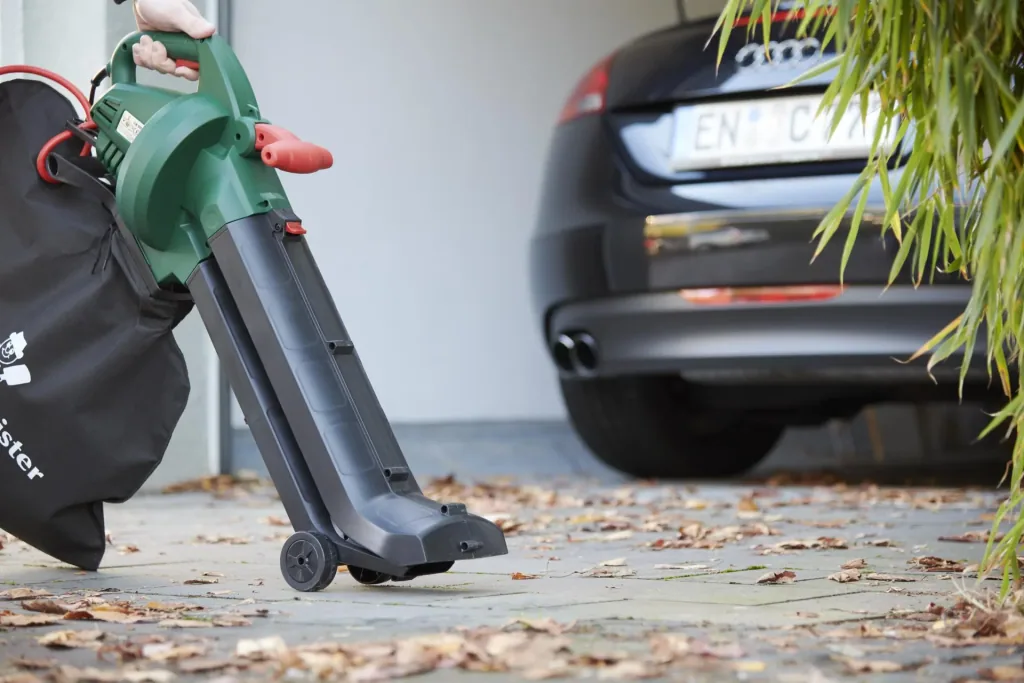 4 in 1 electric leaf vacuum, 3000 watts + additional collection bag