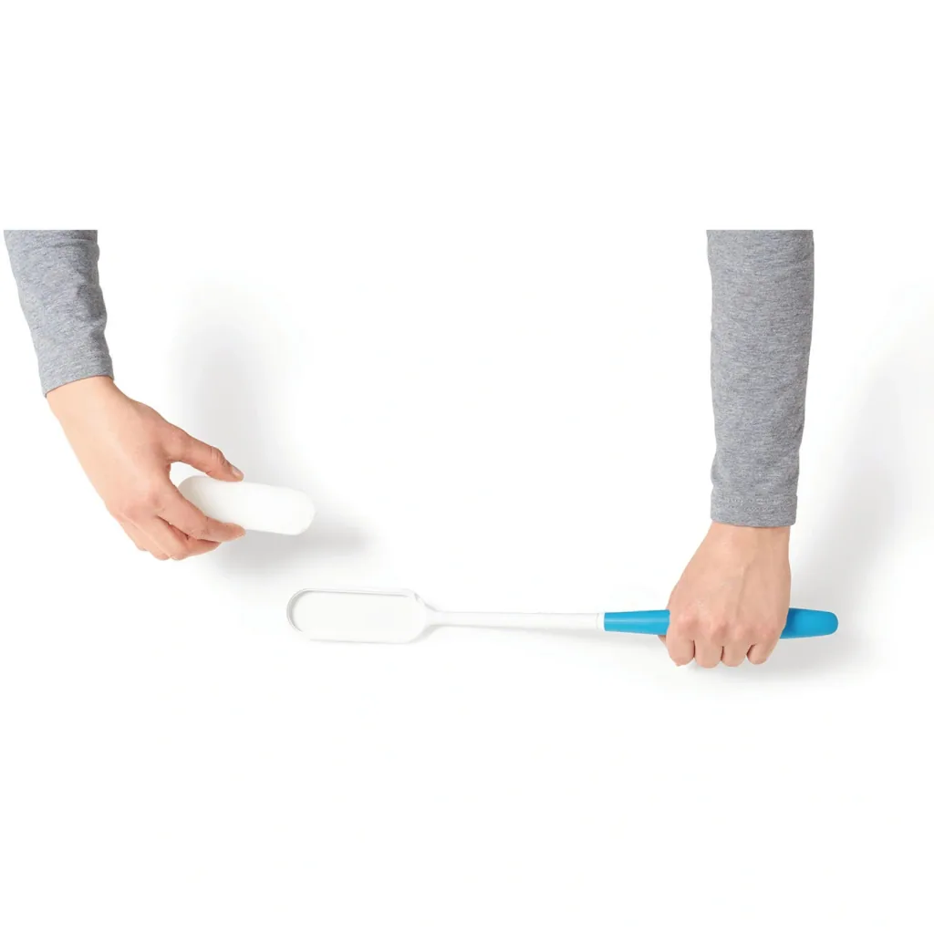 Ergonomic body care aid - application aid for lotions