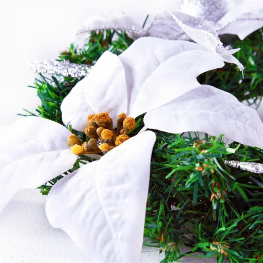 Christmas wreath with white flowers - Ø22cm