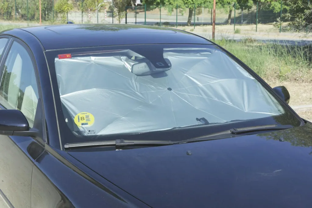 Sunshade for the windshield